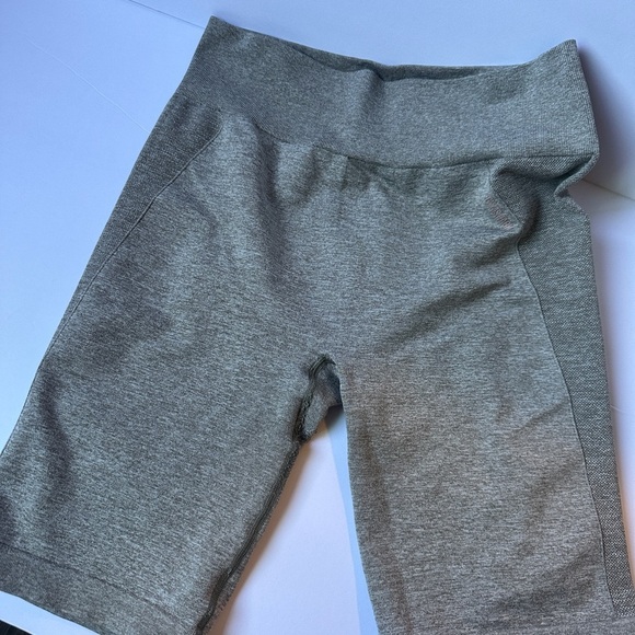 Gymshark Color Seamless biker shorts contour  sz L - Picture 3 of 3